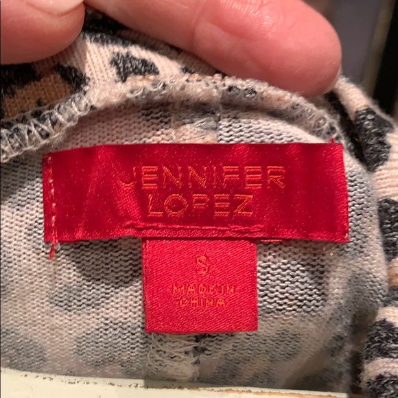 Jennifer Lopez leopard print knotted top - Picture 4 of 4